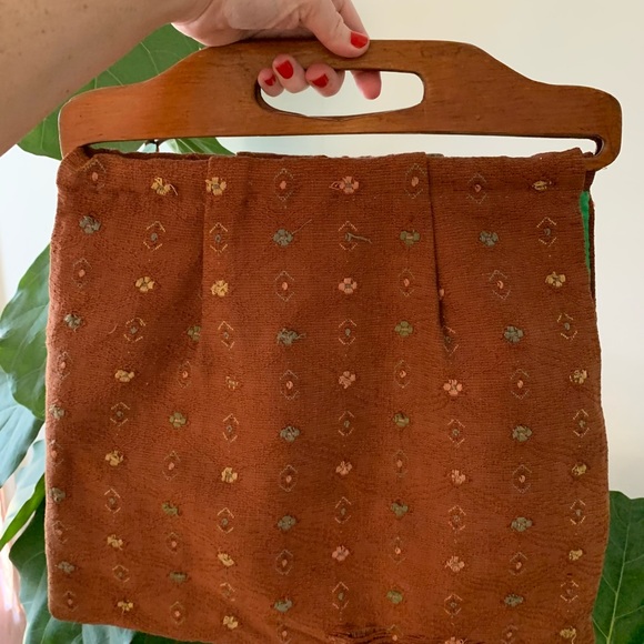 Beautiful 70’s Vintage Handmade purse embroidered cloth wooden handles - Picture 4 of 9